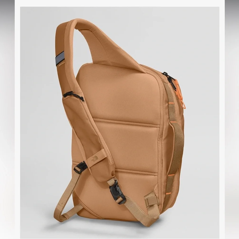 THE NORTH FACE Base Camp Voyager Sling Bag - Picture 4 of 13